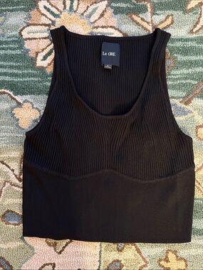Le Ore Black Ribbed Scoop Neck Cropped Tank Top size large Tuckernuck